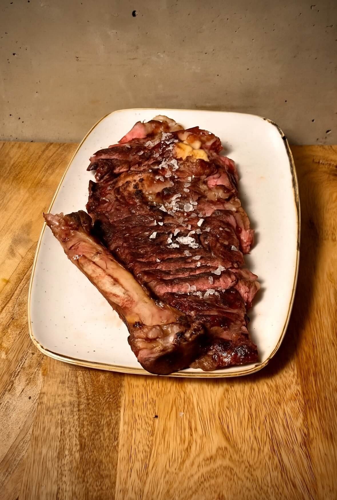 Tomahawk - Alexs Slow Smoked Bbq